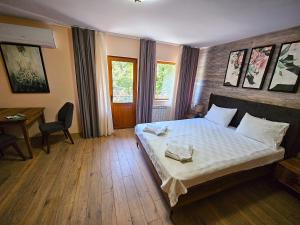 Alen Mak Forest Hotel