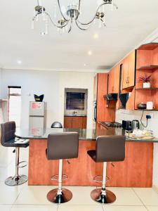 Townhouse on 6526 Boiketlo Street, Golfview