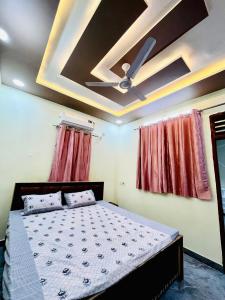 Amrit Residency homestay- 5 mins from Prem Mandir and Iskon temple