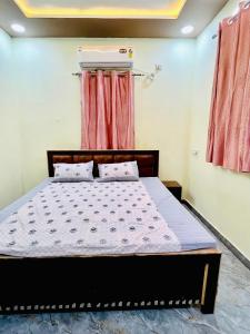 Amrit Residency homestay- 5 mins from Prem Mandir and Iskon temple