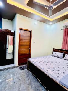 Amrit Residency homestay- 5 mins from Prem Mandir and Iskon temple