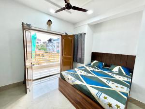 Modern 3BHK Apt for Big Groups & Family on EM Bypass