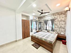 Modern 3BHK Apt for Big Groups & Family on EM Bypass