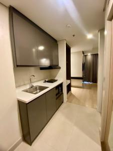 Luxe Suite Stays at Bonifacio Civic Center Tower