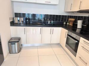 Modern apartment next to Hayes and Harlington station