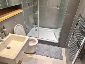 Modern apartment next to Hayes and Harlington station