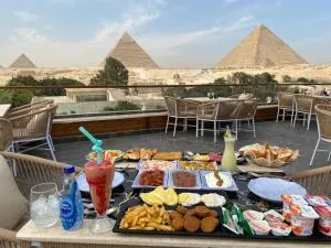 Shadow Pyramids Suites and Jacuzzi - Qaryat at Ta‘mīr as Siyāḩīyah