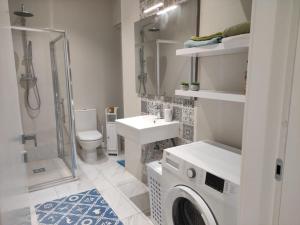 Lovely Modern One Bedroom Studio