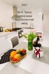 Black&White Нова стильна квартира на Київській - 波恰耶夫