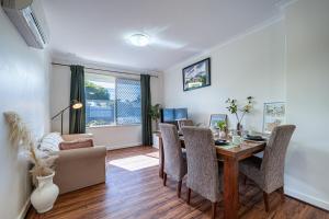 Cozy house nr airport 2rooms 4beds Yard parking