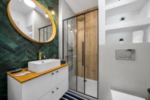 Skierniewicka Apt - Parking, Workspace, Balcony - by Rentujemy