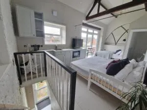 Spacious apartments, sleeps 6, 15min to Milton Keynes - 莱顿巴泽德