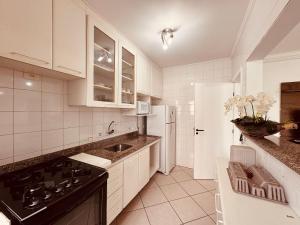 Apto a 300 metros da Praia da Riviera de São Lourenço