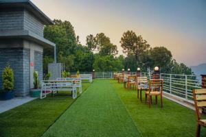 host jatin kasauli crest 7o1827o7o3