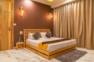 host jatin kasauli crest 7o1827o7o3