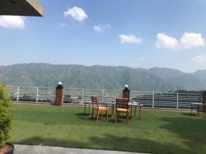 host jatin kasauli crest 7o1827o7o3