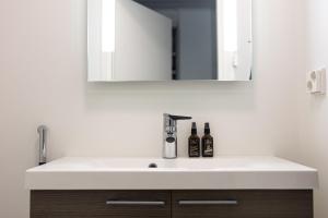 Cozy Aurora Chalet with Sauna By BookLapland