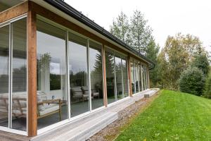 Cozy Aurora Chalet with Sauna By BookLapland