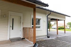 Cozy Aurora Chalet with Sauna By BookLapland