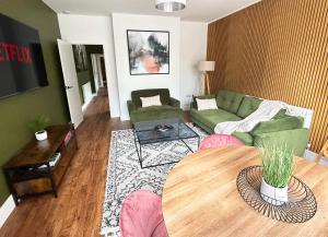 1 Bed & 1 Sofa Bed Alpine Style Ground Floor Apartment