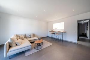 Renovated Lake View Apt with AirCon