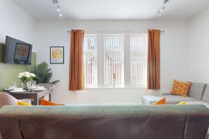 City Centre - 2 Bed Apartment- Free Parking & Netflix