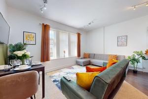 City Centre - 2 Bed Apartment- Free Parking & Netflix