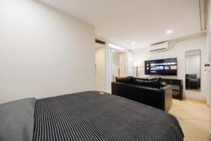 VietHOME - 102 Spacious Studio w Kitchen FREE Laundry