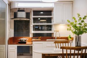 VietHOME - 102 Spacious Studio w Kitchen FREE Laundry