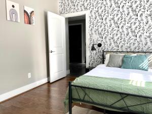 Modern Boho Chic - King Bed - 4 BR - Midtown