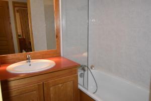 Maisons de vacances VAUJANYLOCATIONS - Les Valmonts : Appartement avec Vue sur la Montagne