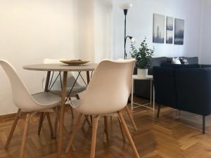 Minimalist Newly Renovated 1Bd near the center