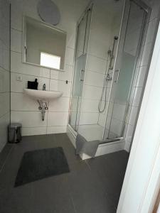 Doppelzimmer mit Bad-TV-Külschrank 9