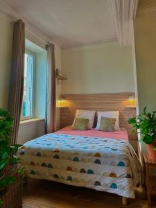 Grand loft lumineux, hyper centre & parking privé