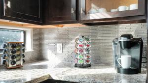 Modern Boho Chic - King Bed - 4 BR - Midtown