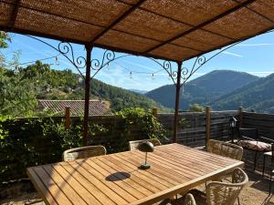 Gîte et piscine au sein de La Bastide de la Breure