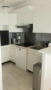 Les pieds presque dans leau