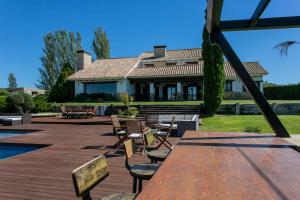 La Traviesa,Villa de Lujo de 500 m. en el Campo con Piscina