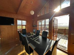 Private cottage on Golden Circle with hot tub