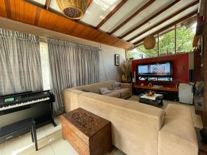 3-Bedroom Oasis with Pool