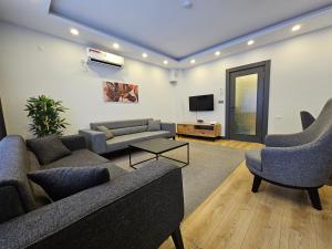 New Flat with Big Living Spaces 2-5 Near By Lara Beach