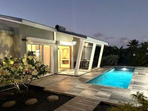 Villa Eth'iny - Meublé de Tourisme 4 étoiles - 4hvězdičkové hotely ve městě Le Moule