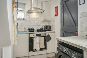 Stunning Cottage, Sleeps 7, Parking, Smart TV, Long Term Disc, Perfect For Contractors, Professionals, Families & Leisure