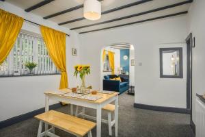 Stunning Cottage, Sleeps 7, Parking, Smart TV, Long Term Disc, Perfect For Contractors, Professionals, Families & Leisure