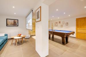 Maisons d'hotes Logement avec billard, home cinema et terrasse privatises : photos des chambres