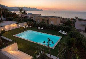 Villa Dwellings With Pool For Exclusive Use