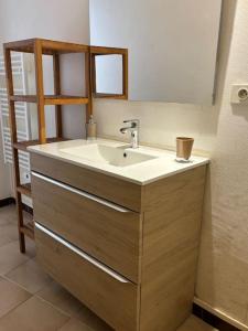 Appartements Gite climatise proche lac et Mer avec acces jacuzzi en sus : photos des chambres