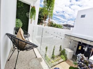 Bello y Luminoso Apto con Balcón cerca Miraflores Apto 7