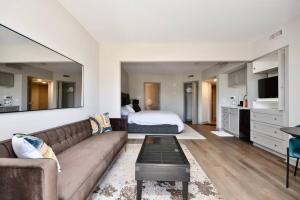 Relaxing Top Level Studio