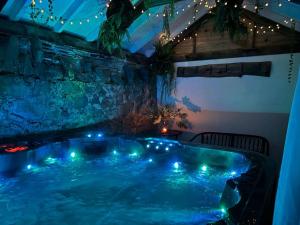 Cozy 3-Bed Cottage with Hot Tub